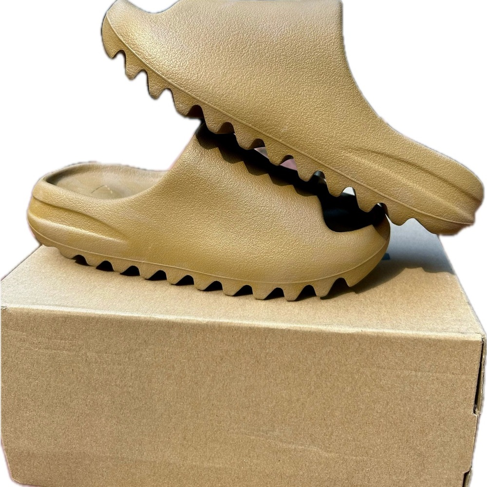 DS Adidas Yeezy Slide